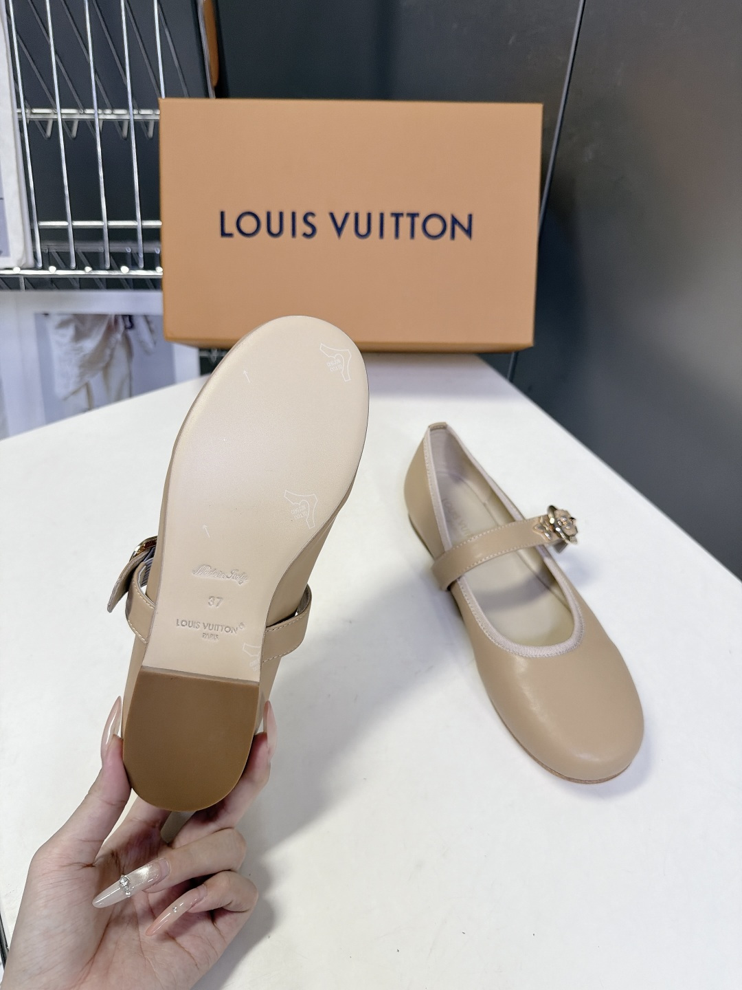 Louis Vuitton路易威登极简风玛丽珍平底鞋 Louis Vuitton路易威登极简风玛丽珍平底鞋