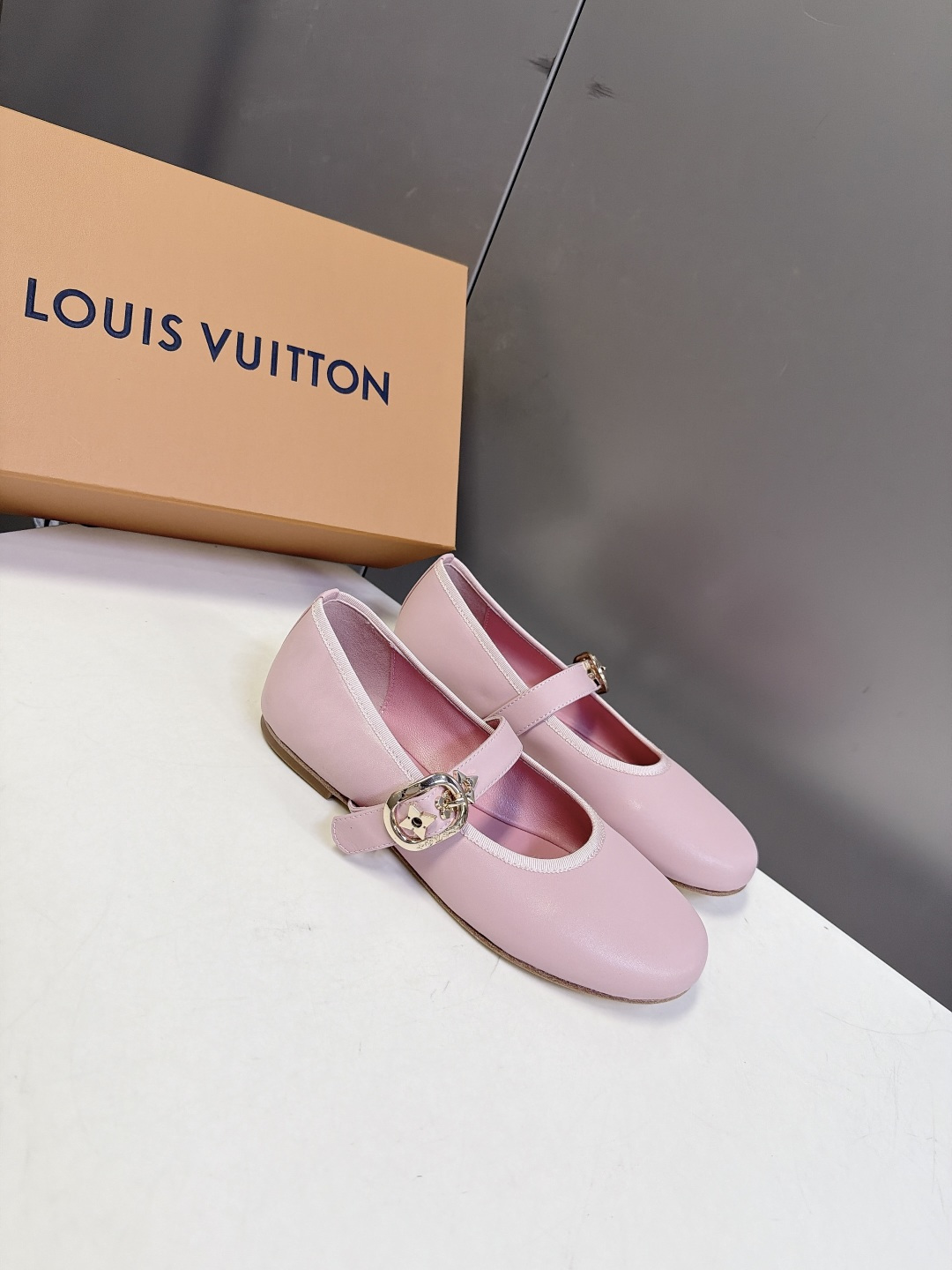 Louis Vuitton路易威登极简风玛丽珍平底鞋 Louis Vuitton路易威登极简风玛丽珍平底鞋