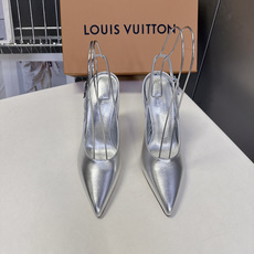 LOUIS VUITTON路易威登尖头后绊带细跟高跟鞋 超多明星网红种草 区别普通直细跟 弧形鞋跟视觉更轻盈 受力结构优 LOUIS VUITTON路易威登尖头后绊带细跟高跟鞋 超多明星网红种草 区别普通直细跟 弧形鞋跟视觉更轻盈 受力结构优
