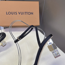 路易威登LOUIS VUITTON最新款水钻粗跟凉鞋 超多明星网红种草 多层镶嵌水钻立方体结构 走路自带光泽 6.5CM 路易威登LOUIS VUITTON最新款水钻粗跟凉鞋 超多明星网红种草 多层镶嵌水钻立方体结构 走路自带光泽 6.5CM