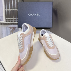 CHANEL香奈儿26s复古阿甘风厚底休闲运动鞋 超多明星网红种草 融合了复古运动风与香奈儿的法式精致感,属于“可盐可甜 CHANEL香奈儿26s复古阿甘风厚底休闲运动鞋 超多明星网红种草 融合了复古运动风与香奈儿的法式精致感,属于“可盐可甜