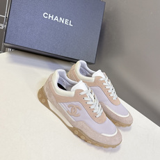CHANEL香奈儿26s复古阿甘风厚底休闲运动鞋 超多明星网红种草 融合了复古运动风与香奈儿的法式精致感,属于“可盐可甜 CHANEL香奈儿26s复古阿甘风厚底休闲运动鞋 超多明星网红种草 融合了复古运动风与香奈儿的法式精致感,属于“可盐可甜