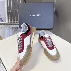 CHANEL香奈儿26s复古阿甘风厚底休闲运动鞋 超多明星网红种草 融合了复古运动风与香奈儿的法式精致感,属于“可盐可甜 CHANEL香奈儿26s复古阿甘风厚底休闲运动鞋 超多明星网红种草 融合了复古运动风与香奈儿的法式精致感,属于“可盐可甜