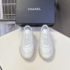 CHANEL香奈儿26s复古阿甘风厚底休闲运动鞋 超多明星网红种草 融合了复古运动风与香奈儿的法式精致感,属于“可盐可甜 CHANEL香奈儿26s复古阿甘风厚底休闲运动鞋 超多明星网红种草 融合了复古运动风与香奈儿的法式精致感,属于“可盐可甜