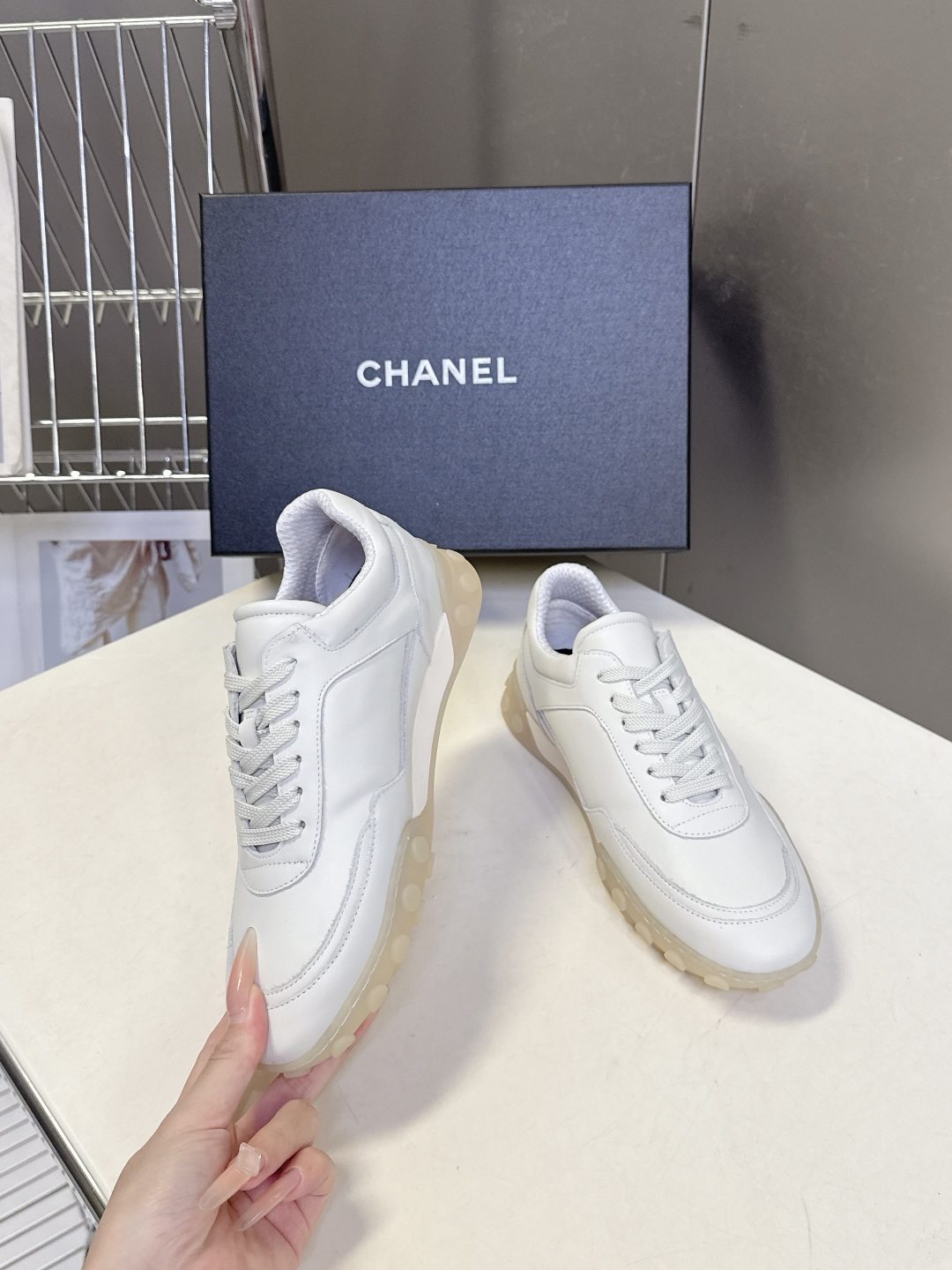 CHANEL香奈儿26s复古阿甘风厚底休闲运动鞋 超多明星网红种草 融合了复古运动风与香奈儿的法式精致感，属于“可盐可甜