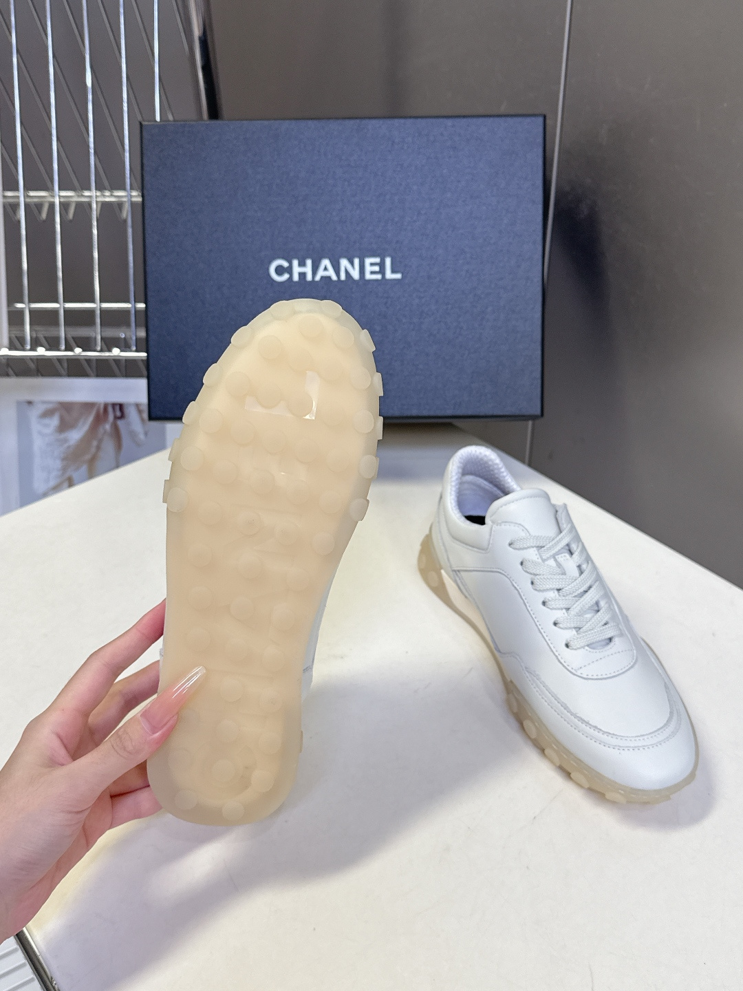 CHANEL香奈儿26s复古阿甘风厚底休闲运动鞋 超多明星网红种草 融合了复古运动风与香奈儿的法式精致感，属于“可盐可甜
