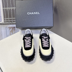 CHANEL香奈儿26s复古阿甘风厚底休闲运动鞋 超多明星网红种草 融合了复古运动风与香奈儿的法式精致感,属于“可盐可甜 CHANEL香奈儿26s复古阿甘风厚底休闲运动鞋 超多明星网红种草 融合了复古运动风与香奈儿的法式精致感,属于“可盐可甜