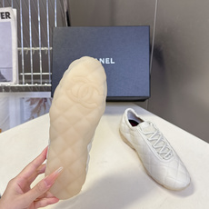 CHANEL香奈儿最新款菱格绗缝系带休闲运动鞋 超多明星网红种草 经典菱格衍缝工艺 鞋面侧面压印立体双C品牌标识 隐藏 CHANEL香奈儿最新款菱格绗缝系带休闲运动鞋 超多明星网红种草 经典菱格衍缝工艺 鞋面侧面压印立体双C品牌标识 隐藏