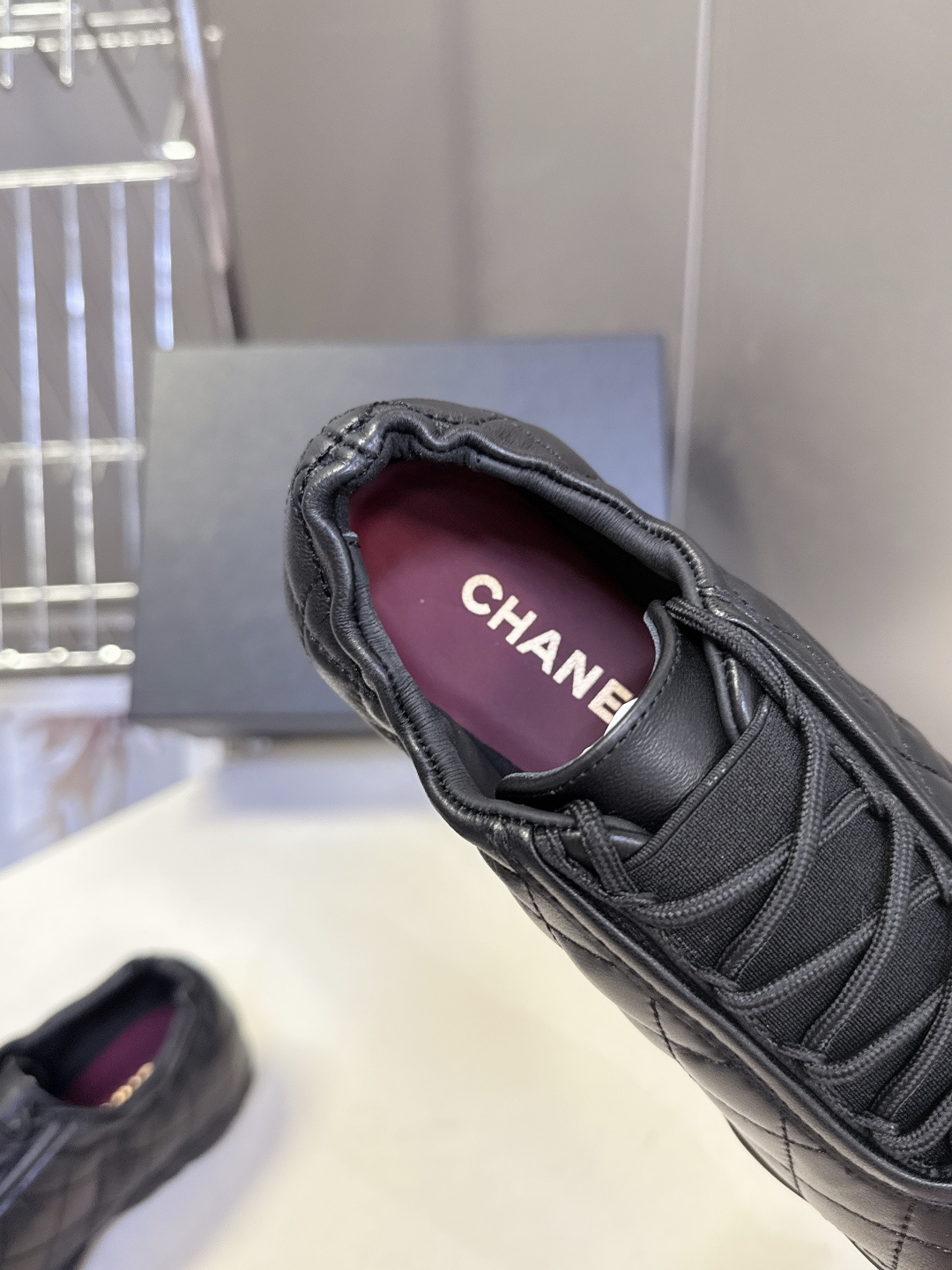 CHANEL香奈儿最新款菱格绗缝系带休闲运动鞋 超多明星网红种草 经典菱格衍缝工艺 鞋面侧面压印立体双C品牌标识 隐藏 CHANEL香奈儿最新款菱格绗缝系带休闲运动鞋 超多明星网红种草 经典菱格衍缝工艺 鞋面侧面压印立体双C品牌标识 隐藏