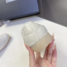 CHANEL香奈儿最新款菱格绗缝系带休闲运动鞋 超多明星网红种草 经典菱格衍缝工艺 鞋面侧面压印立体双C品牌标识 隐藏 CHANEL香奈儿最新款菱格绗缝系带休闲运动鞋 超多明星网红种草 经典菱格衍缝工艺 鞋面侧面压印立体双C品牌标识 隐藏