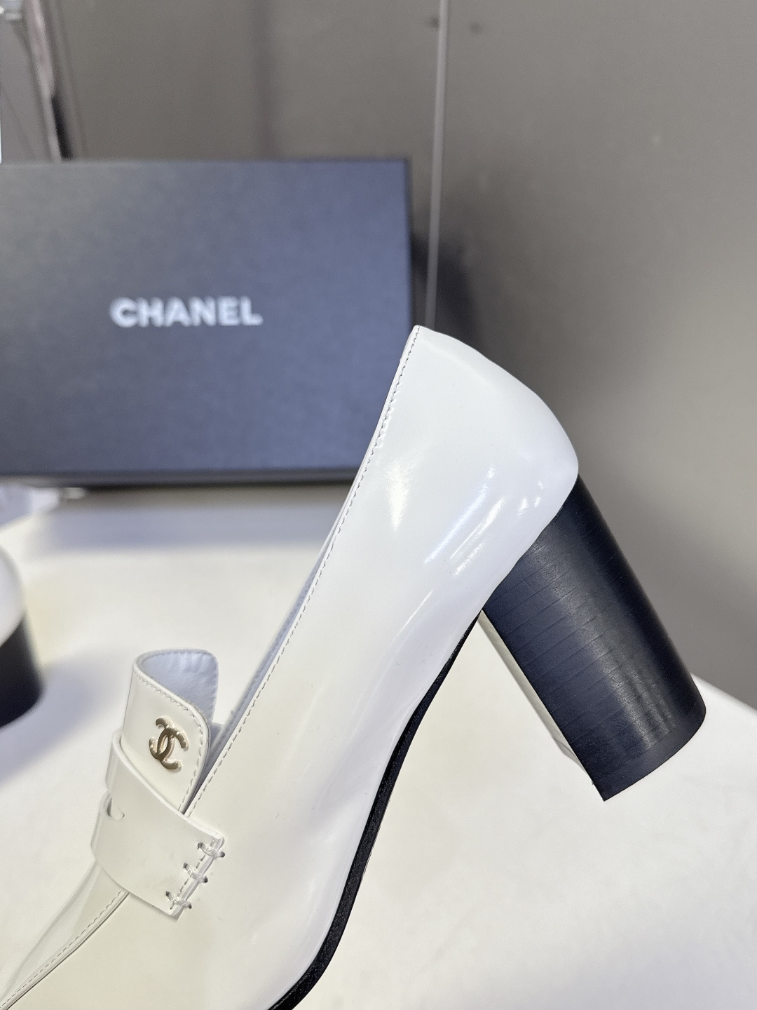 CHANEL香奈儿最新款方头粗跟乐福高跟鞋  超多明星网红种草 复古小方头 便士乐福经典鞋身结构 鞋面带标志性金属双C品