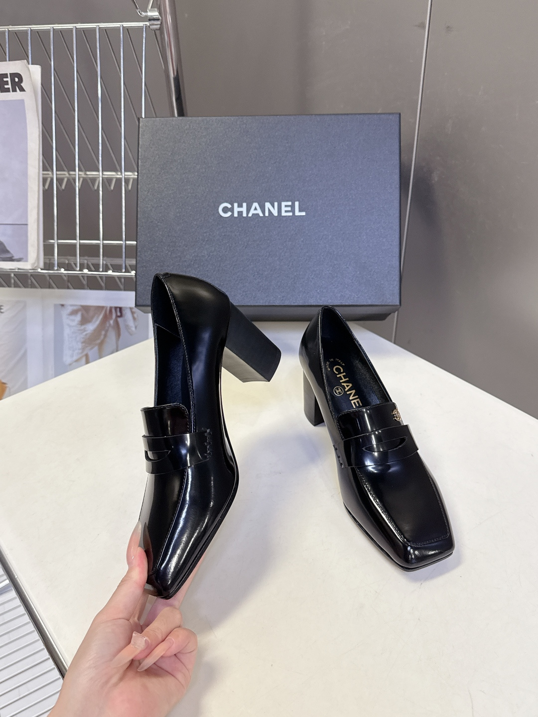 CHANEL香奈儿最新款方头粗跟乐福高跟鞋 超多明星网红种草 复古小方头 便士乐福经典鞋身结构 鞋面带标志性金属双C品 CHANEL香奈儿最新款方头粗跟乐福高跟鞋 超多明星网红种草 复古小方头 便士乐福经典鞋身结构 鞋面带标志性金属双C品