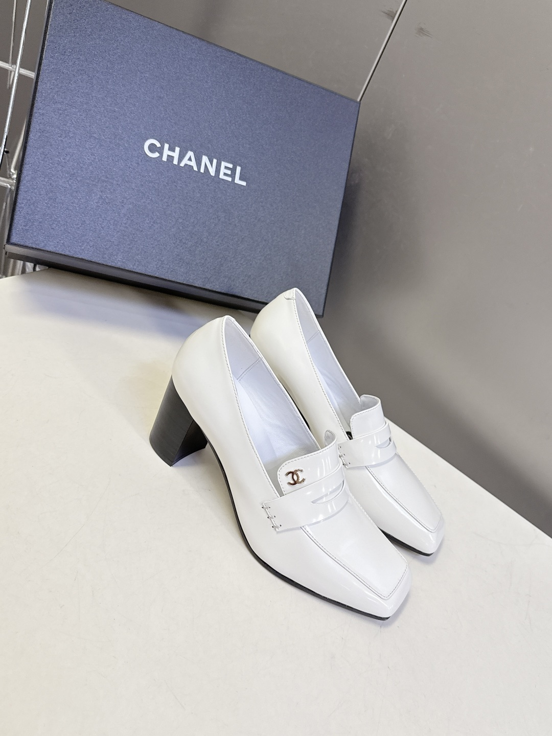 CHANEL香奈儿最新款方头粗跟乐福高跟鞋  超多明星网红种草 复古小方头 便士乐福经典鞋身结构 鞋面带标志性金属双C品
