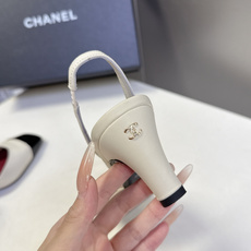 CHANEL香奈儿最新款拼色方头后空slingback高跟鞋 超多明星网红种草上脚自带精致贵气 品牌辨识度极高 经典s CHANEL香奈儿最新款拼色方头后空slingback高跟鞋 超多明星网红种草上脚自带精致贵气 品牌辨识度极高 经典s