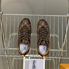 Louis Vuitton 路易威登最新款复古拼色慢跑运动鞋 超多明星网红种草 流线型低帮慢跑鞋版型 波浪形拼接裁片 Louis Vuitton 路易威登最新款复古拼色慢跑运动鞋 超多明星网红种草 流线型低帮慢跑鞋版型 波浪形拼接裁片