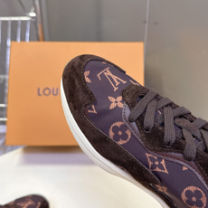Louis Vuitton 路易威登最新款复古拼色慢跑运动鞋 超多明星网红种草 流线型低帮慢跑鞋版型 波浪形拼接裁片 Louis Vuitton 路易威登最新款复古拼色慢跑运动鞋 超多明星网红种草 流线型低帮慢跑鞋版型 波浪形拼接裁片