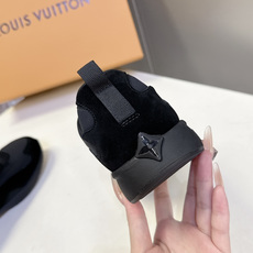 Louis Vuitton 路易威登最新款复古拼色慢跑运动鞋 超多明星网红种草 流线型低帮慢跑鞋版型 波浪形拼接裁片 Louis Vuitton 路易威登最新款复古拼色慢跑运动鞋 超多明星网红种草 流线型低帮慢跑鞋版型 波浪形拼接裁片