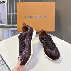 Louis Vuitton 路易威登最新款复古拼色慢跑运动鞋 超多明星网红种草 流线型低帮慢跑鞋版型 波浪形拼接裁片 Louis Vuitton 路易威登最新款复古拼色慢跑运动鞋 超多明星网红种草 流线型低帮慢跑鞋版型 波浪形拼接裁片