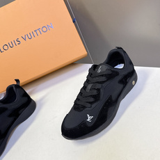 Louis Vuitton 路易威登最新款复古拼色慢跑运动鞋 超多明星网红种草 流线型低帮慢跑鞋版型 波浪形拼接裁片 Louis Vuitton 路易威登最新款复古拼色慢跑运动鞋 超多明星网红种草 流线型低帮慢跑鞋版型 波浪形拼接裁片