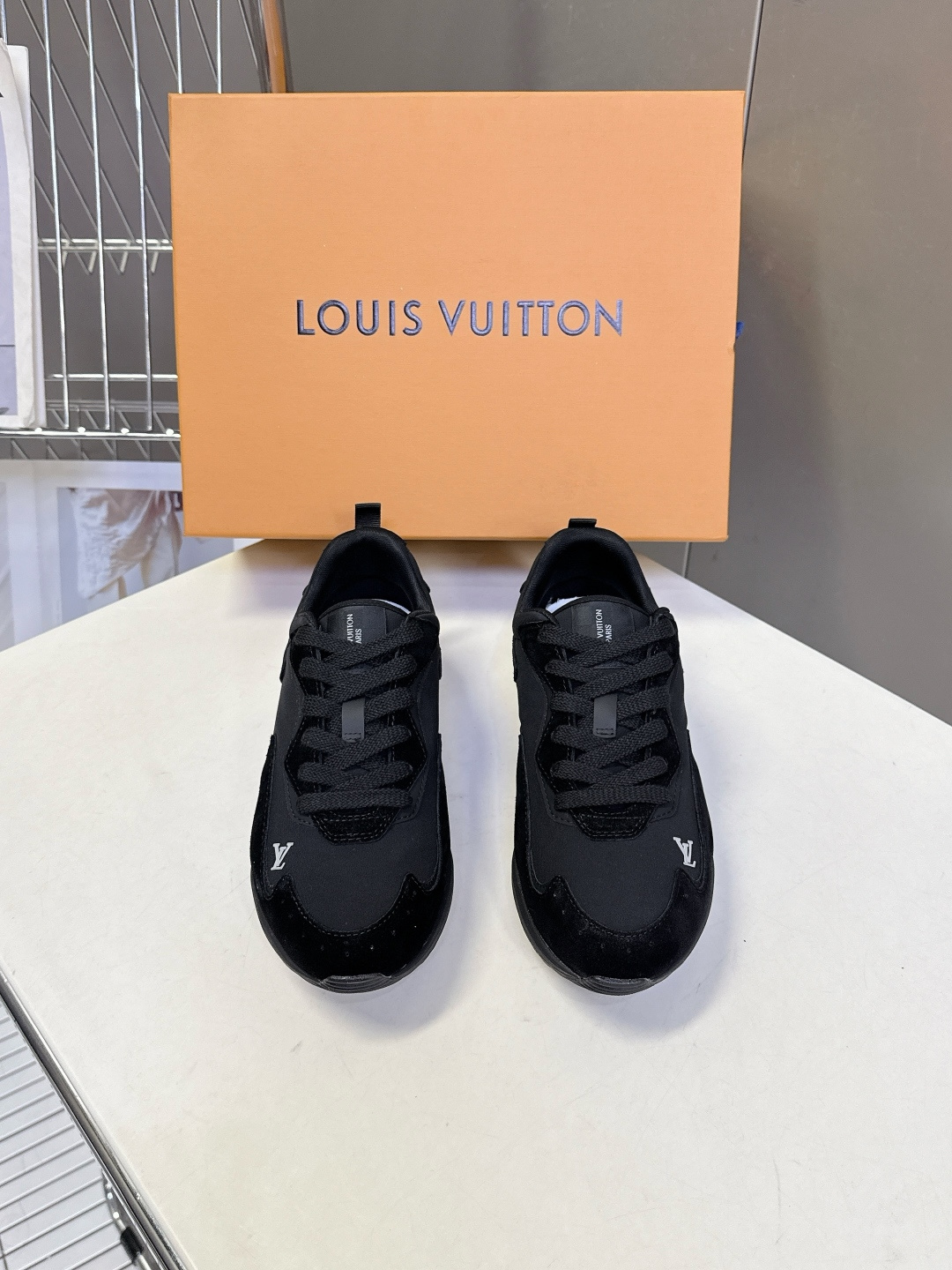 Louis Vuitton 路易威登最新款复古拼色慢跑运动鞋 超多明星网红种草 流线型低帮慢跑鞋版型 波浪形拼接裁片 Louis Vuitton 路易威登最新款复古拼色慢跑运动鞋 超多明星网红种草 流线型低帮慢跑鞋版型 波浪形拼接裁片