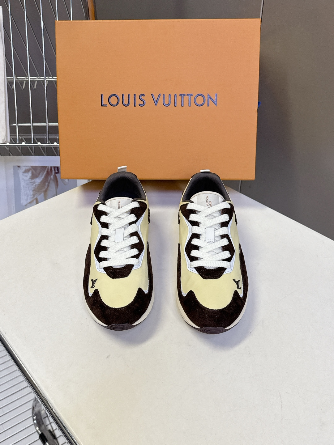 Louis Vuitton 路易威登最新款复古拼色慢跑运动鞋 超多明星网红种草 流线型低帮慢跑鞋版型 波浪形拼接裁片 Louis Vuitton 路易威登最新款复古拼色慢跑运动鞋 超多明星网红种草 流线型低帮慢跑鞋版型 波浪形拼接裁片