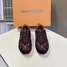 Louis Vuitton 路易威登最新款复古拼色慢跑运动鞋 超多明星网红种草 流线型低帮慢跑鞋版型 波浪形拼接裁片 Louis Vuitton 路易威登最新款复古拼色慢跑运动鞋 超多明星网红种草 流线型低帮慢跑鞋版型 波浪形拼接裁片