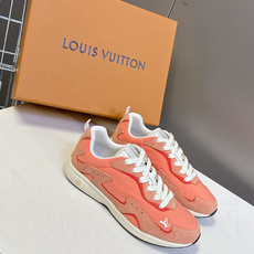 Louis Vuitton 路易威登最新款复古拼色慢跑运动鞋 超多明星网红种草 流线型低帮慢跑鞋版型 波浪形拼接裁片 Louis Vuitton 路易威登最新款复古拼色慢跑运动鞋 超多明星网红种草 流线型低帮慢跑鞋版型 波浪形拼接裁片