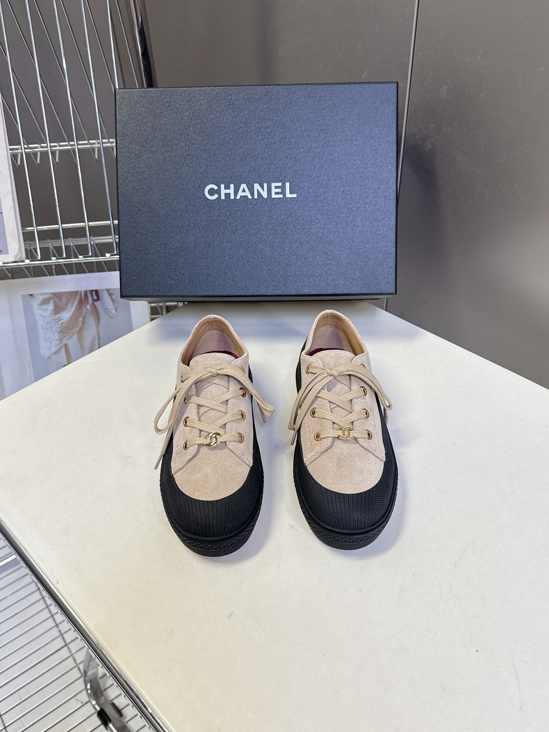 CHANEL香奈儿最新款厚底休闲帆布鞋 超多明星网红种草 复古工装帆布鞋设计 耐磨防磕碰 柔和圆润鞋楦 不挤脚趾 适配 CHANEL香奈儿最新款厚底休闲帆布鞋 超多明星网红种草 复古工装帆布鞋设计 耐磨防磕碰 柔和圆润鞋楦 不挤脚趾 适配