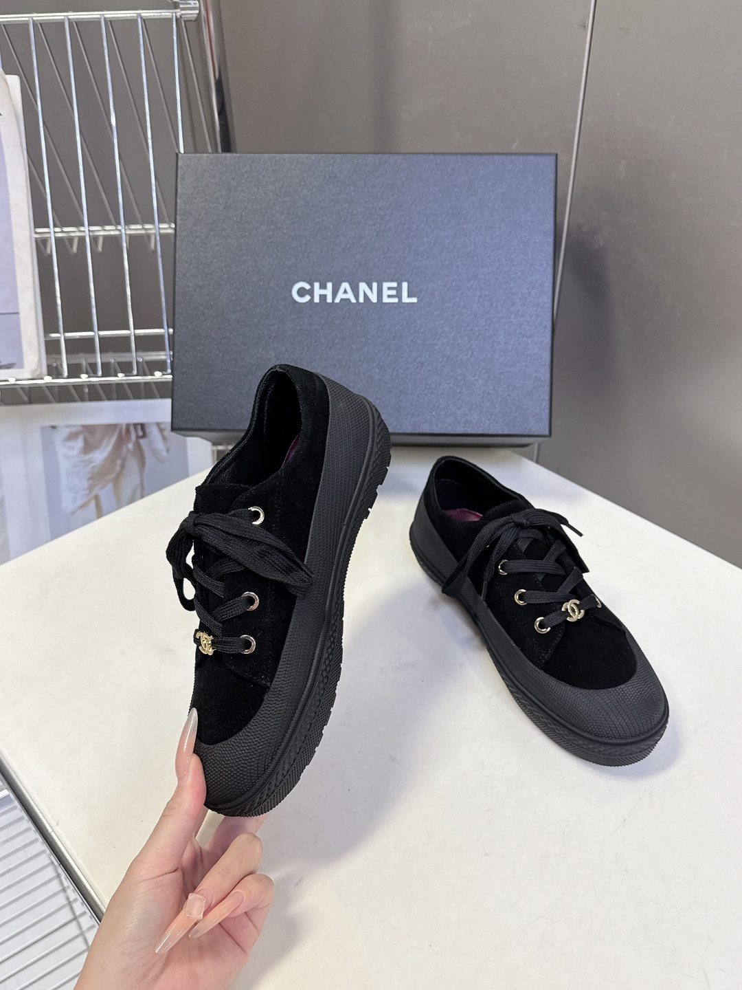 CHANEL香奈儿最新款厚底休闲帆布鞋 超多明星网红种草 复古工装帆布鞋设计 耐磨防磕碰 柔和圆润鞋楦 不挤脚趾 适配 CHANEL香奈儿最新款厚底休闲帆布鞋 超多明星网红种草 复古工装帆布鞋设计 耐磨防磕碰 柔和圆润鞋楦 不挤脚趾 适配