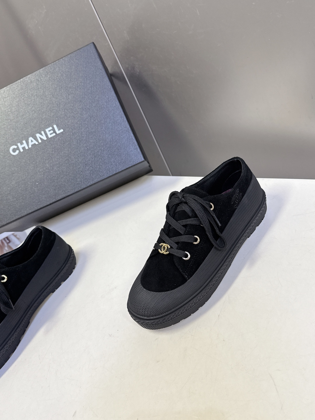 CHANEL香奈儿最新款厚底休闲帆布鞋 超多明星网红种草 复古工装帆布鞋设计 耐磨防磕碰 柔和圆润鞋楦 不挤脚趾 适配 CHANEL香奈儿最新款厚底休闲帆布鞋 超多明星网红种草 复古工装帆布鞋设计 耐磨防磕碰 柔和圆润鞋楦 不挤脚趾 适配