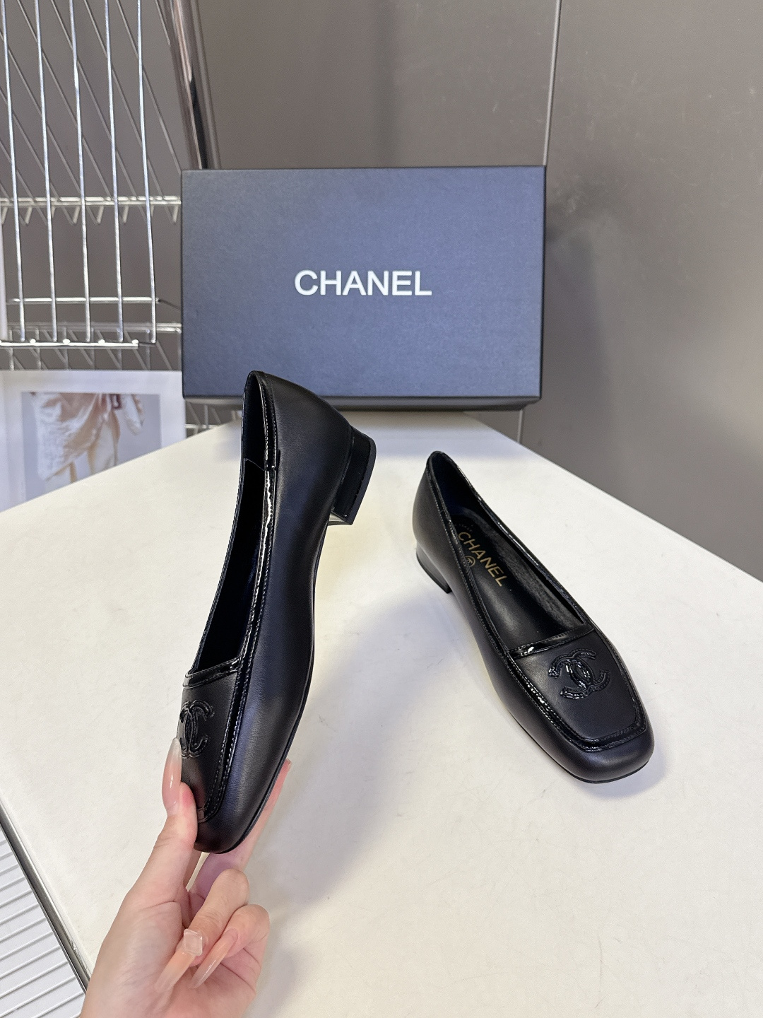 CHANEL香奈儿最新款方头双C乐福平底单鞋  超多明星网红种草 亮面漆皮包边区分鞋面层次 是香奈儿经典时装鞋设计语言 