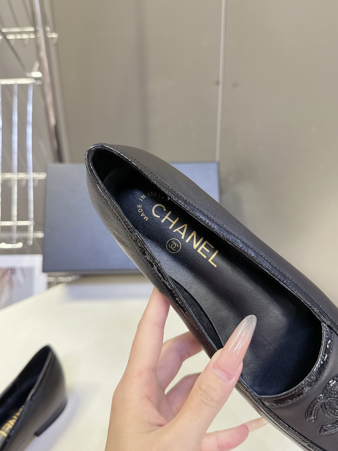 CHANEL香奈儿最新款方头双C乐福平底单鞋  超多明星网红种草 亮面漆皮包边区分鞋面层次 是香奈儿经典时装鞋设计语言 