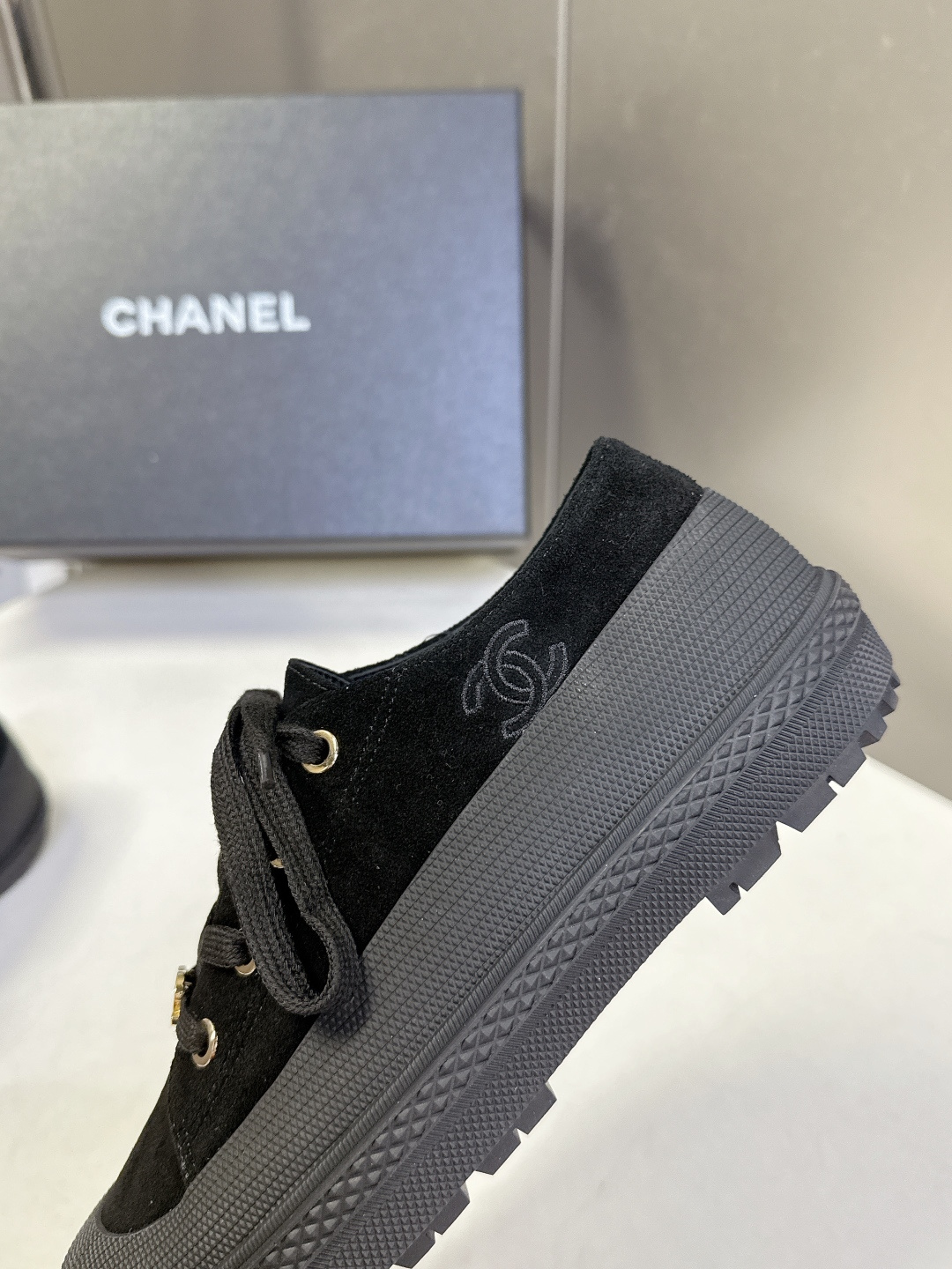 CHANEL香奈儿最新款厚底休闲帆布鞋 超多明星网红种草 复古工装帆布鞋设计 耐磨防磕碰 柔和圆润鞋楦 不挤脚趾 适配 CHANEL香奈儿最新款厚底休闲帆布鞋 超多明星网红种草 复古工装帆布鞋设计 耐磨防磕碰 柔和圆润鞋楦 不挤脚趾 适配