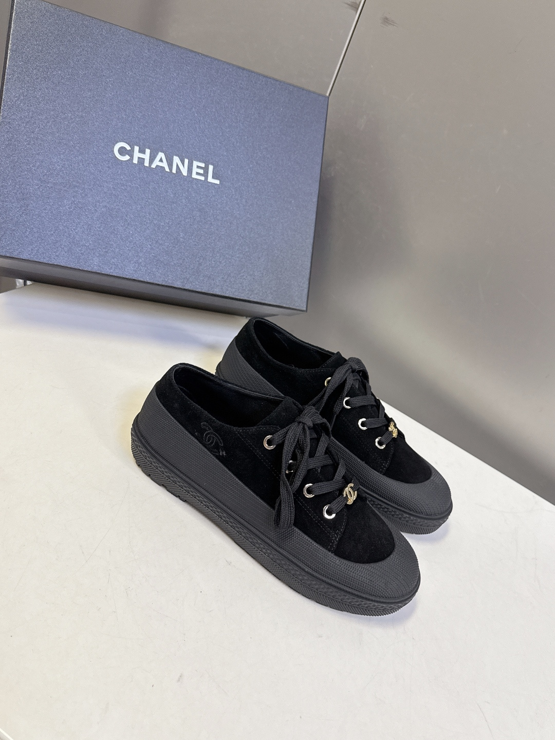CHANEL香奈儿最新款厚底休闲帆布鞋 超多明星网红种草 复古工装帆布鞋设计 耐磨防磕碰 柔和圆润鞋楦 不挤脚趾 适配 CHANEL香奈儿最新款厚底休闲帆布鞋 超多明星网红种草 复古工装帆布鞋设计 耐磨防磕碰 柔和圆润鞋楦 不挤脚趾 适配