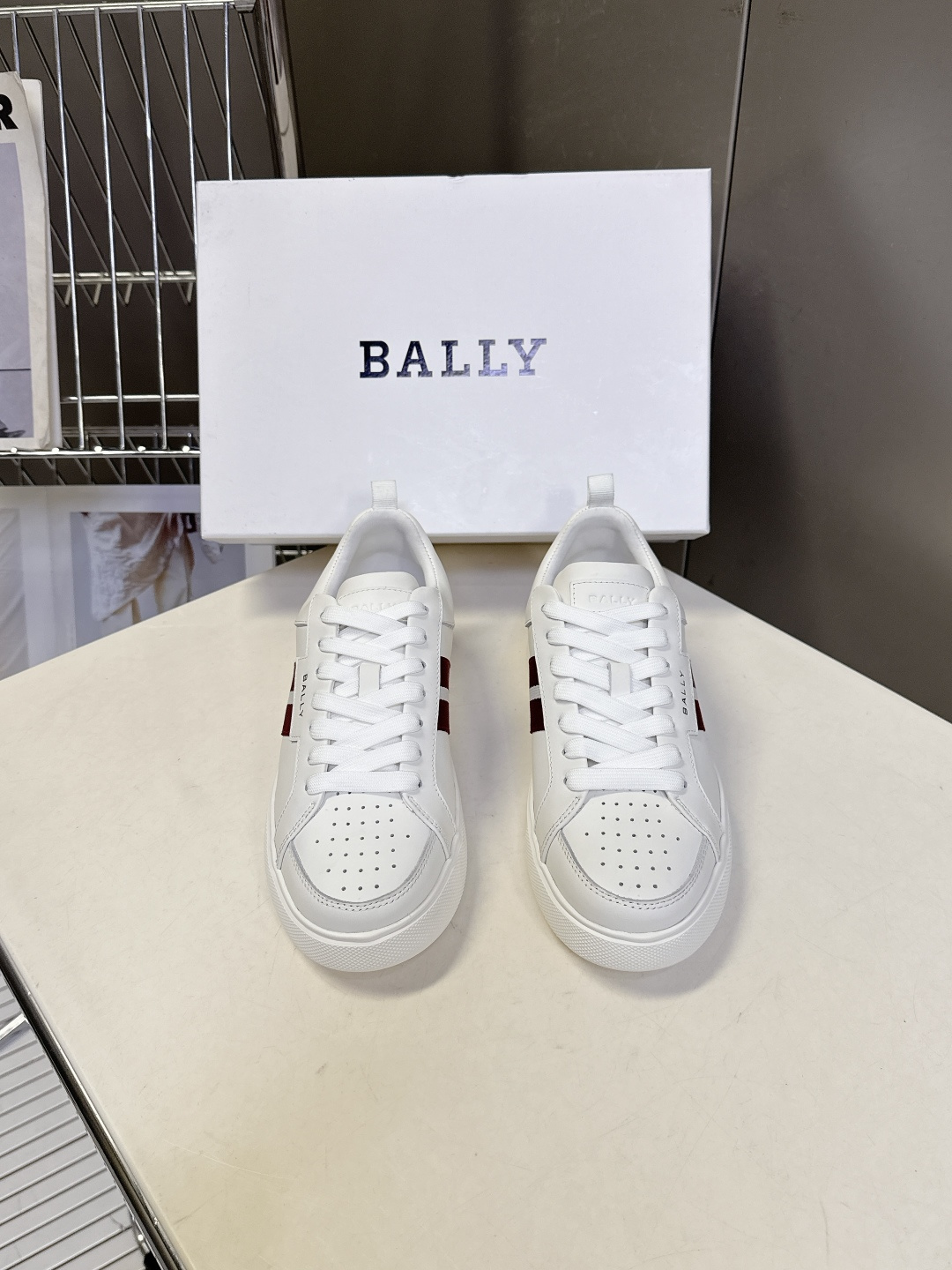 BALLY巴利最新款经典条纹休闲板鞋 超多明星网红种草 品牌标志性织带条纹侧边双道织带是Bally经典识别符号 复古辨识 BALLY巴利最新款经典条纹休闲板鞋 超多明星网红种草 品牌标志性织带条纹侧边双道织带是Bally经典识别符号 复古辨识