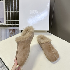 Maison Margiela马吉拉最新款分趾羊羔毛穆勒半拖 超多明星网红种草 秋冬先锋极简风 解构主义代表鞋款 把分趾 Maison Margiela马吉拉最新款分趾羊羔毛穆勒半拖 超多明星网红种草 秋冬先锋极简风 解构主义代表鞋款 把分趾