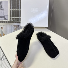 Maison Margiela马吉拉最新款分趾羊羔毛穆勒半拖 超多明星网红种草 秋冬先锋极简风 解构主义代表鞋款 把分趾 Maison Margiela马吉拉最新款分趾羊羔毛穆勒半拖 超多明星网红种草 秋冬先锋极简风 解构主义代表鞋款 把分趾