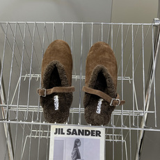 ALAÏA阿莱亚秋冬最新款羊羔毛穆勒半拖 超多明星网红种草 鞋口外翻毛绒 内里铺满羊毛 上脚软糯锁温 鞋面麂皮哑光无大l ALAÏA阿莱亚秋冬最新款羊羔毛穆勒半拖 超多明星网红种草 鞋口外翻毛绒 内里铺满羊毛 上脚软糯锁温 鞋面麂皮哑光无大l