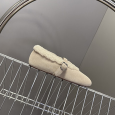 ALAÏA阿莱亚秋冬最新款羊羔绒衬里麂皮玛丽珍平底鞋 超多明星网红种草 低调轻奢“quiet‑luxury静奢风”秋冬芭 ALAÏA阿莱亚秋冬最新款羊羔绒衬里麂皮玛丽珍平底鞋 超多明星网红种草 低调轻奢“quiet‑luxury静奢风”秋冬芭