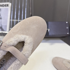 ALAÏA阿莱亚秋冬最新款羊羔绒衬里麂皮玛丽珍平底鞋 超多明星网红种草 低调轻奢“quiet‑luxury静奢风”秋冬芭 ALAÏA阿莱亚秋冬最新款羊羔绒衬里麂皮玛丽珍平底鞋 超多明星网红种草 低调轻奢“quiet‑luxury静奢风”秋冬芭