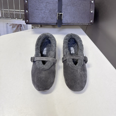 ALAÏA阿莱亚秋冬最新款羊羔绒衬里麂皮玛丽珍平底鞋 超多明星网红种草 低调轻奢“quiet‑luxury静奢风”秋冬芭 ALAÏA阿莱亚秋冬最新款羊羔绒衬里麂皮玛丽珍平底鞋 超多明星网红种草 低调轻奢“quiet‑luxury静奢风”秋冬芭