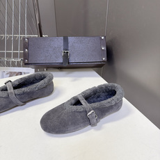 ALAÏA阿莱亚秋冬最新款羊羔绒衬里麂皮玛丽珍平底鞋 超多明星网红种草 低调轻奢“quiet‑luxury静奢风”秋冬芭 ALAÏA阿莱亚秋冬最新款羊羔绒衬里麂皮玛丽珍平底鞋 超多明星网红种草 低调轻奢“quiet‑luxury静奢风”秋冬芭