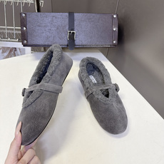 ALAÏA阿莱亚秋冬最新款羊羔绒衬里麂皮玛丽珍平底鞋 超多明星网红种草 低调轻奢“quiet‑luxury静奢风”秋冬芭 ALAÏA阿莱亚秋冬最新款羊羔绒衬里麂皮玛丽珍平底鞋 超多明星网红种草 低调轻奢“quiet‑luxury静奢风”秋冬芭