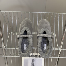 ALAÏA阿莱亚秋冬最新款羊羔绒衬里麂皮玛丽珍平底鞋 超多明星网红种草 低调轻奢“quiet‑luxury静奢风”秋冬芭 ALAÏA阿莱亚秋冬最新款羊羔绒衬里麂皮玛丽珍平底鞋 超多明星网红种草 低调轻奢“quiet‑luxury静奢风”秋冬芭