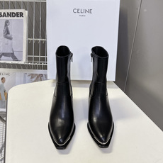 CELINE思琳最新款金属鞋头西部短靴 超多明星网红种草 鞋头包裹亮面金属饰片 复古机车西部风格 同时保护鞋尖不易磨损 CELINE思琳最新款金属鞋头西部短靴 超多明星网红种草 鞋头包裹亮面金属饰片 复古机车西部风格 同时保护鞋尖不易磨损