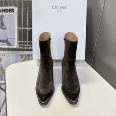 CELINE思琳最新款金属鞋头西部短靴 超多明星网红种草 鞋头包裹亮面金属饰片 复古机车西部风格 同时保护鞋尖不易磨损 CELINE思琳最新款金属鞋头西部短靴 超多明星网红种草 鞋头包裹亮面金属饰片 复古机车西部风格 同时保护鞋尖不易磨损