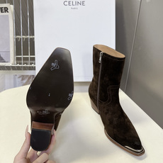 CELINE思琳最新款金属鞋头西部短靴 超多明星网红种草 鞋头包裹亮面金属饰片 复古机车西部风格 同时保护鞋尖不易磨损 CELINE思琳最新款金属鞋头西部短靴 超多明星网红种草 鞋头包裹亮面金属饰片 复古机车西部风格 同时保护鞋尖不易磨损