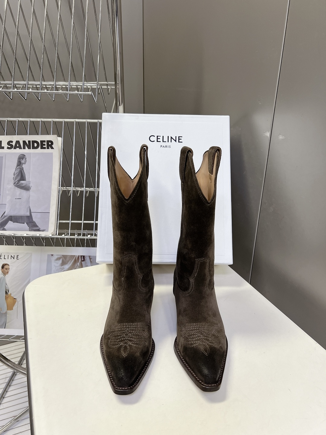 CELINE思琳最新款西部刺绣中筒牛仔靴 超多明星网红种草 经典美式牛仔中筒靴 极简复古风 属于品牌秋冬常青款 西部靴轮 CELINE思琳最新款西部刺绣中筒牛仔靴 超多明星网红种草 经典美式牛仔中筒靴 极简复古风 属于品牌秋冬常青款 西部靴轮