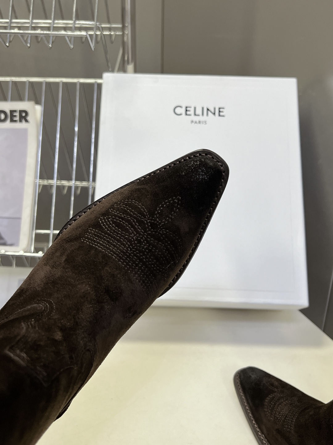 CELINE思琳最新款西部刺绣中筒牛仔靴 超多明星网红种草 经典美式牛仔中筒靴 极简复古风 属于品牌秋冬常青款 西部靴轮 CELINE思琳最新款西部刺绣中筒牛仔靴 超多明星网红种草 经典美式牛仔中筒靴 极简复古风 属于品牌秋冬常青款 西部靴轮