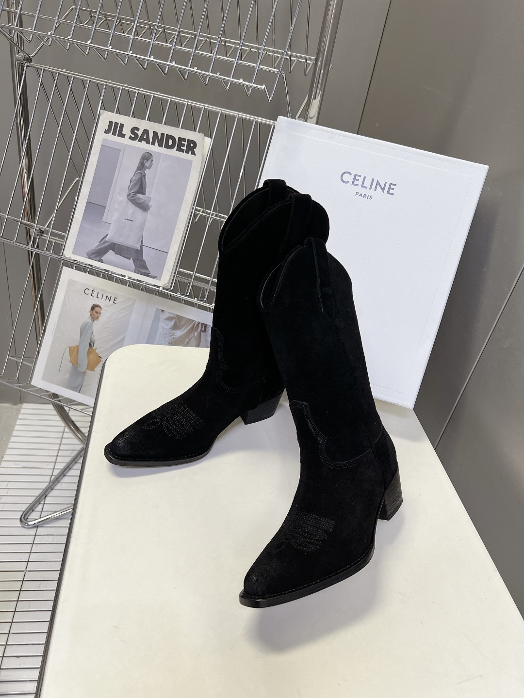 CELINE思琳最新款西部刺绣中筒牛仔靴 超多明星网红种草 经典美式牛仔中筒靴 极简复古风 属于品牌秋冬常青款 西部靴轮